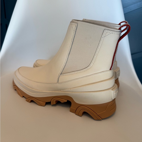 Sorel Cream Ankle Boots with Tan Soles - Picture 10 of 10